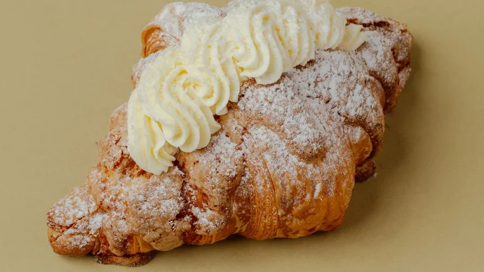Coconut ButterCream Croissant 椰子奶油牛角包