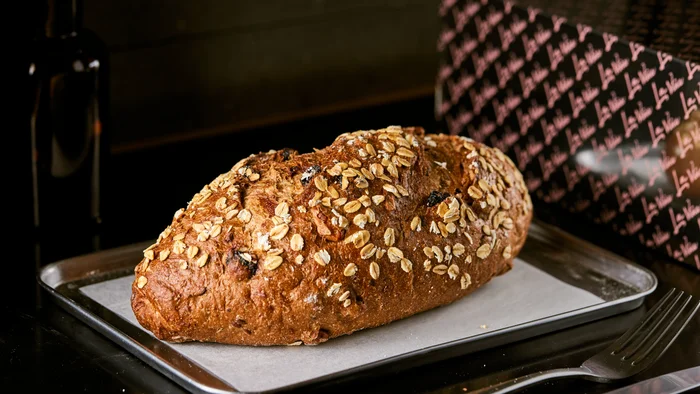 Multigrain Loaf with Raisin and Walnut 核桃葡萄乾雜糧麵包